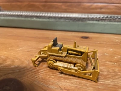 HO SCALE 1:87 NZG DIE-CAST CAT CATERPILLAR D4D BULLDOZER/RIPPER FEITO NA ALEMANHA - Imagem 1 de 4