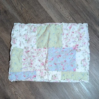 Almohada acolchada floral con retazos SIMPLY SHABBY CHIC 1 borde con volantes de una sola farsa Foto 1 de 4