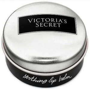 Bálsamo labial Victoria's Secret calmante reparador mega nutritivo seriamente suave .58 oz - Imagen 1 de 5