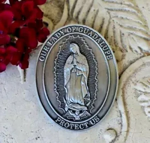 Schirmmütze Unsere Liebe Frau von Guadalupe Maria Schütze uns Silber Oval 2,5 Zoll - Bild 1 von 2