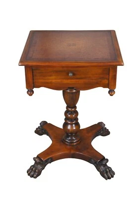 Прикроватный столик Theodore Alexander в американском стиле ампир из резной кожи красного дерева - Изображение 1 из 4