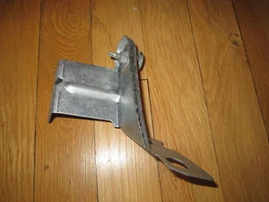 NOS 1986 - 1989 FORD AEROSTAR FRONT BUMPER MOUNTING BRACKET LH E69Z-17B983-A - Picture 1 of 2