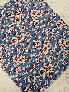 Bezaubernder blauer, weinroter & elfenbeinfarbener Blumen Vintage 1940er Futtersack Stoffstück 9 x 10 Zoll - Bild 1 von 3