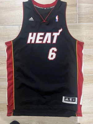 Винтажная мужская футболка свингмена LEBRON JAMES ADIDAS XL MIAMI HEAT редкая выездная б/у в отличном состоянии - Изображение 1 из 4