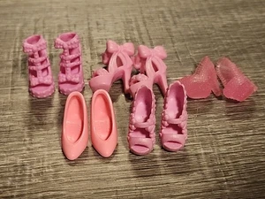 Konvolut fünf Paar hellrosa Barbie Puppenschuhe - Bild 1 von 4