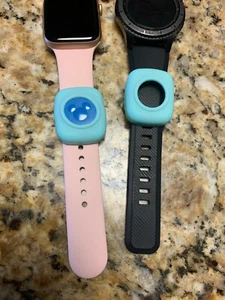 Disney Magicband 2 Puck Holder (2pack- Frozen Blue Glow in the dark) by Bitbelt - Picture 1 of 6