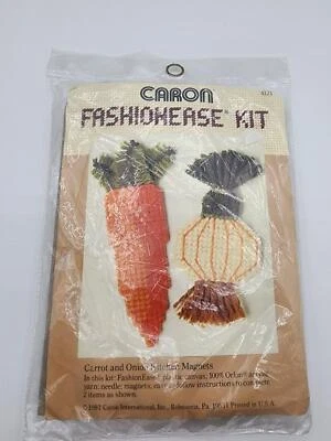 VTG Caron Fashionease 1981 kit Magnets Carrot and Onion Plastic Canvas Kitchen - Изображение 1 из 4