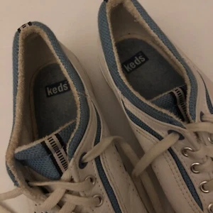 Scarpe da tennis Keds da donna in pelle Keds taglia 7 1/2 - Foto 1 di 9