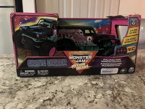 Monster Jam Nitro Neon 1:24 GRAVE DIGGER RC Remote Control Exclusive Truck 2022 - Picture 1 of 10