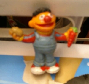 Ernie Holding Potato and Carrot PVC Figurine Sesame Street By Applause 1990s - Picture 1 of 1