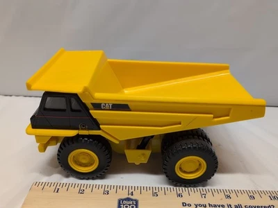 Camión de volteo Caterpillar 9" de largo Matchbox plástico funciona con baterías no funciona  Foto 1 de 4