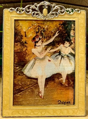 Marco de fotos vintage estilo victoriano dorado amarillo esmaltado con detalles en joyas 5x7 Foto 1 de 4