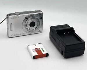 Sony Cyber Shot DSC-W55 7.2MP Digital Camera Silver w/ Batt Charger Excellent - Picture 1 of 10