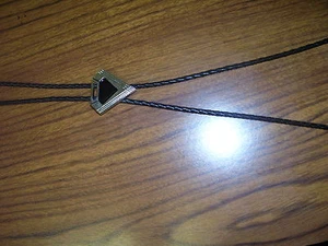 Bolo Pretied - nudo plateado negro - Imagen 1 de 1