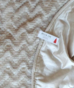 BELLA LUX BEIGE 54" CHRISTMAS TREE SKIRT FAUX FUR CHEVRON REVERSIBLE Large - Picture 1 of 2