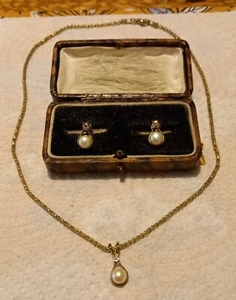 PENDIENTES Y COLLAR VINTAGE DE PERLAS DE IMITACIÓN DORADO PRECIOSO EN MUY BUENA CONDICIÓN - Imagen 1 de 7