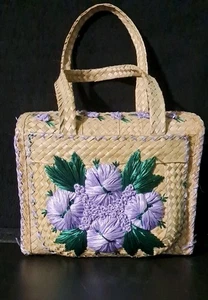 VINTAGE STRAW BEACH BAG/ PURSE 3D PURPLE FLOWERS SIDE POCKET/LINING - Picture 1 of 17