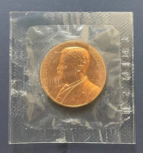 Theodore Roosevelt 1905 Inauguration Coin 1.3125" Great Condition Sealed - Picture 1 of 4