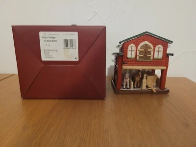Villeroy & Boch Toy's Village Horse Stable with 2 Horses and Trailer Christmas - Image 1 of 4