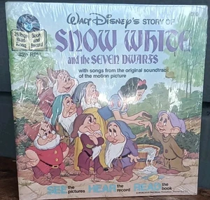 WALT DISNEY'S STORY OF SNOW WHITE & THE SEVEN DWARFS 7" Vinyl Record SEALED - Foto 1 di 3