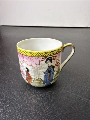 Taza de sake de porcelana miniatura vintage pintada a mano Japón ocupado japonés Foto 1 de 4