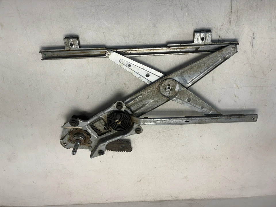 2005-2010 Chevrolet Cobalt LS Passenger Front Window Regulator/Moter Assembly - Image 1 of 4