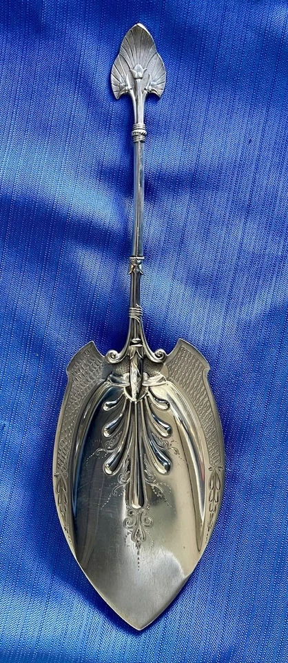 Antiguo servidor de pastelería/pastelería Gorham Lotus de plata esterlina 11′′ renacimiento egipcio 1865 Foto 1 de 4