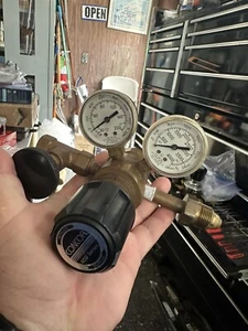 concoa regulator 400 Series 4000 Psi Dual Gauge - Picture 1 of 5