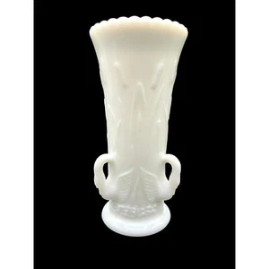 VTG Westmoreland Swan Milk Glass Vase Collectible Wedding Decor MCM - Picture 1 of 4