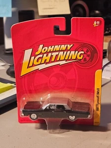 Johnny Lightning Forever 64 1:64 1967 Plymouth Fury II NEGRO NUEVO EN PAQUETE - Imagen 1 de 4