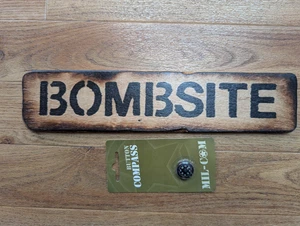 Military Repro Wooden Bombsite Den Signage Kids Bedroom + Button Compass New - Picture 1 of 2
