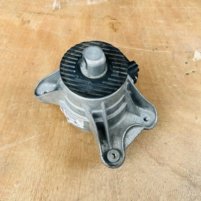 Genuine Mercedes OEM M177 C63s engine mount front RIGHT A2052406400 - Image 1 of 4