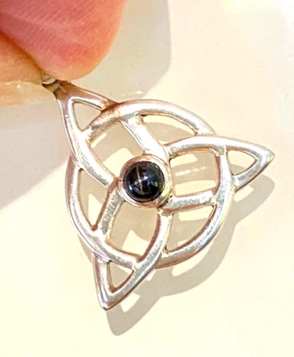 Sterling Silber 4 Punkt Stern schwarzer Saphir keltischer Knoten Anhänger - Bild 1 von 4