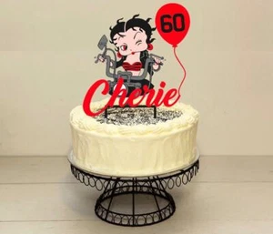 Betty Boop Motorrad JEDE FARBE personalisierter individueller Kunststoff-Kuchenaufleger - Bild 1 von 4