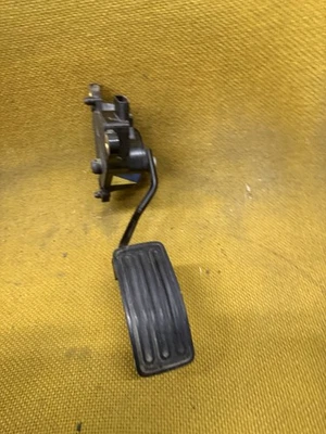 Nissan Rogue 2008-2013 montaje de pedal de freno y gasolina OEM Foto 1 de 3