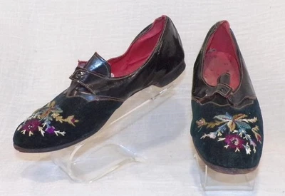 Antique Vtg Edwardian Teens WW1  Embroidery Velvet Shoes Slippers - Image 1 of 4