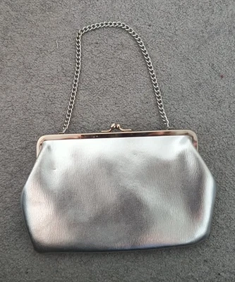 Silver metallic handbag purse chain strap kiss  clasp small vintage 1960s - Image 1 of 2