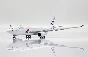 A330-200, FRENCH AIR FORCE REG: F-UJCS WITH ANTENNA - JCWINGS LH4224 1/400 - Picture 1 of 16