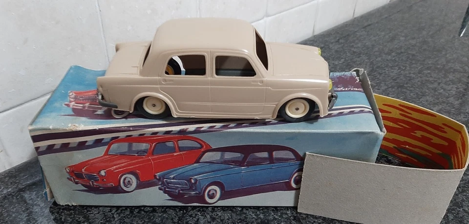 # INGAP # FIAT 1400, BEIGE, scala 1/32circa, plastica. SUPERMINT IN BOX  - Immagine 1 di 4