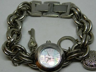 Bongo BG4750 Tono Plata Dije Pulsera Cuarzo Analógico Damas Reloj Talla 6 3/4" Foto 1 de 4