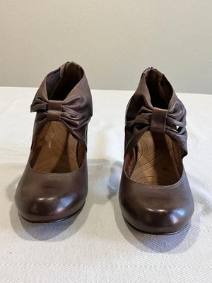 Indigo by Clarks Brown Leather Mary Jane Heeled Leather Shoes Size 7.5 Bow - Image 1 of 4