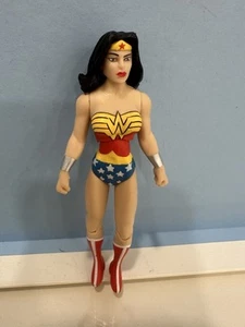 DC Universe Classics Wave 4 Wonder Woman Figure 4” - Picture 1 of 3