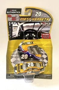 MATT KENSETH #20 DEWALT CON CASCO IMÁN NASCAR Authenticics diecast wave 7 2017 - Imagen 1 de 2