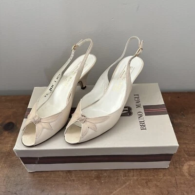 Tacones para mujer Bruno Magli beige de cuero con punta abierta talla 6 B en caja Foto 1 de 4