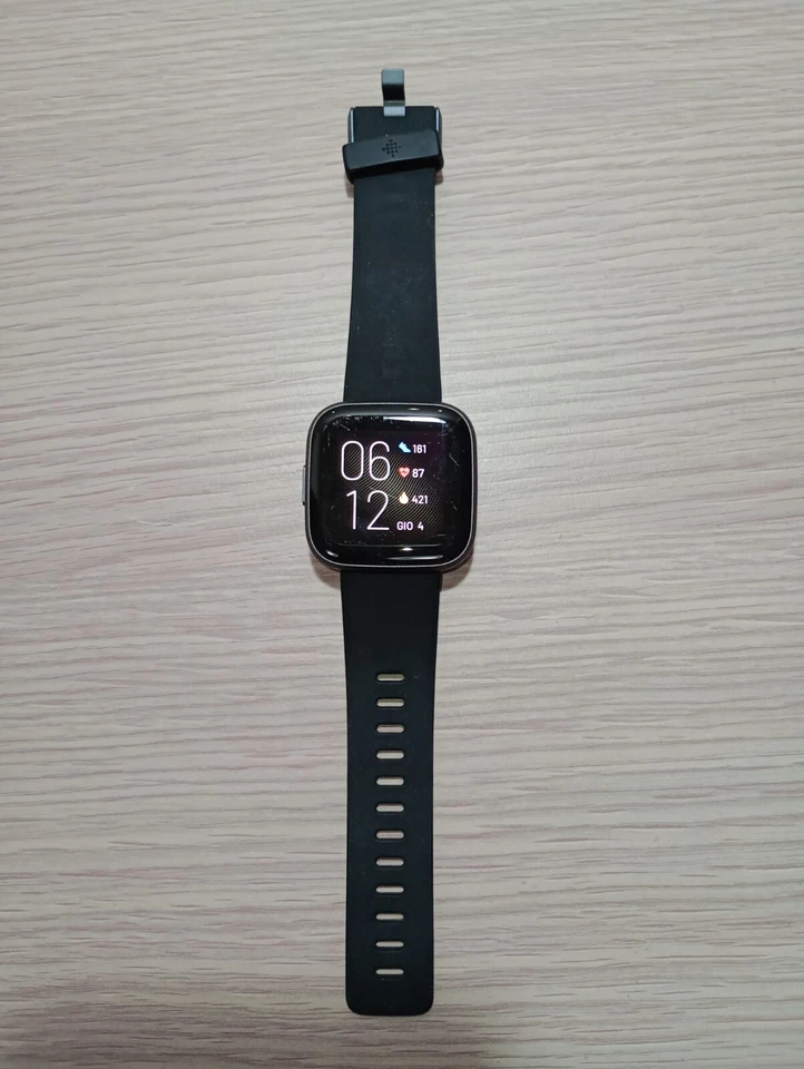 Smartwatch Fitbit Versa 2 - nuovo,ottime condizioni,  mai usato - Immagine 1 di 4
