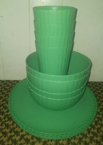 12 pcs Mainstays Plastic ribbed Dinner Plates,Cereal Bowls &Tumblers 18 oz green - Picture 1 of 24