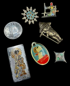 Junk Drawer Lot Reed Barton Snoopy Pin Service Metal Asian Rhinestone Pin - Imagen 1 de 18