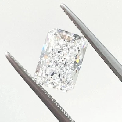3 CT loose Natural Radiant Cut Lab Grown Diamond Natural D Color VVS1 Certified - Image 1 of 4
