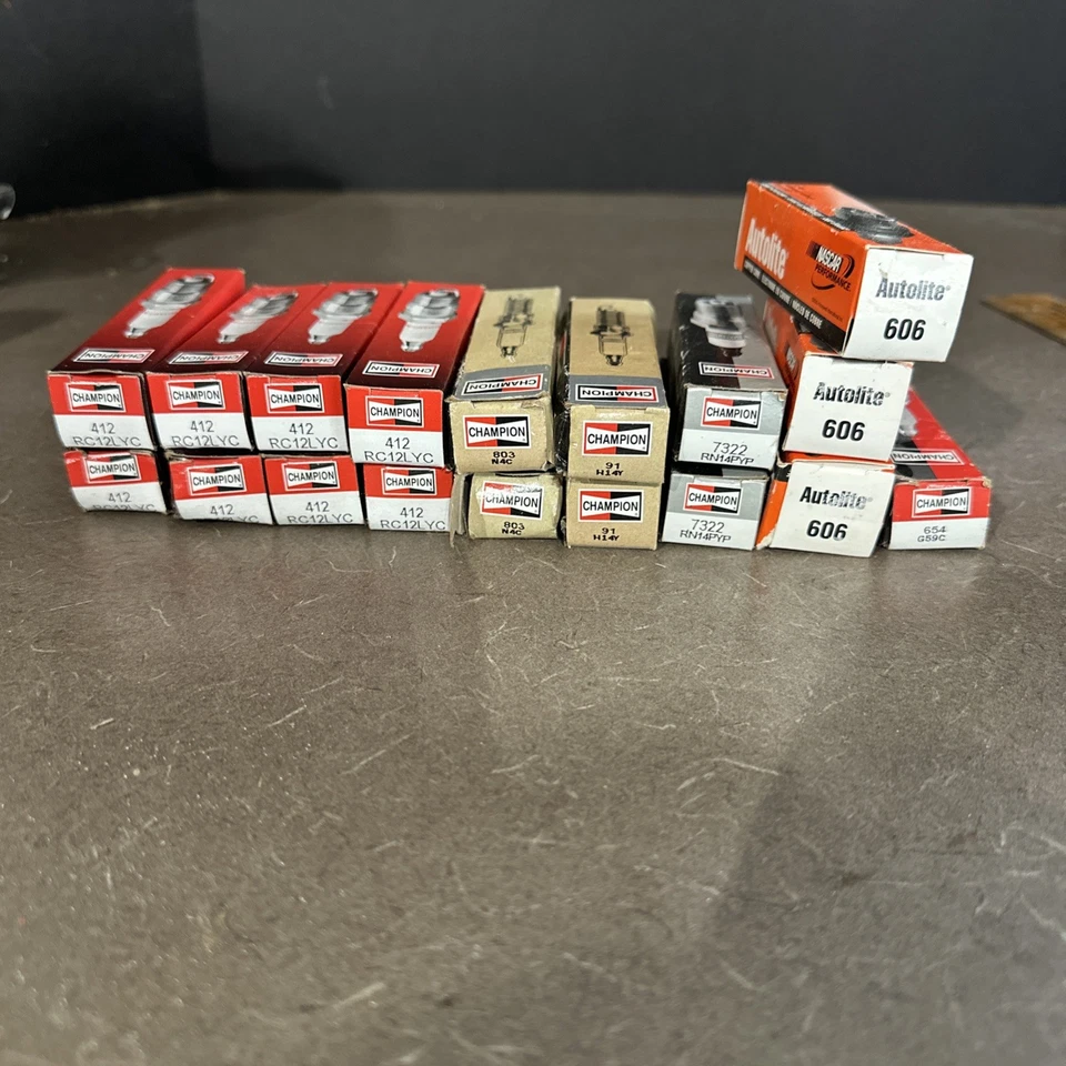 Mixed Lot Of 18 Spark Plugs Champion Autolite 412 RC12LYC 803 91 7322 606 654 - Image 1 of 4