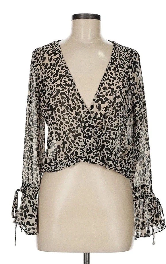 Talla Mediana Caitlin Covington X Rosa Lirio Mujer Transparente Leopardo Manga Campana Encogerse de hombros Foto 1 de 4